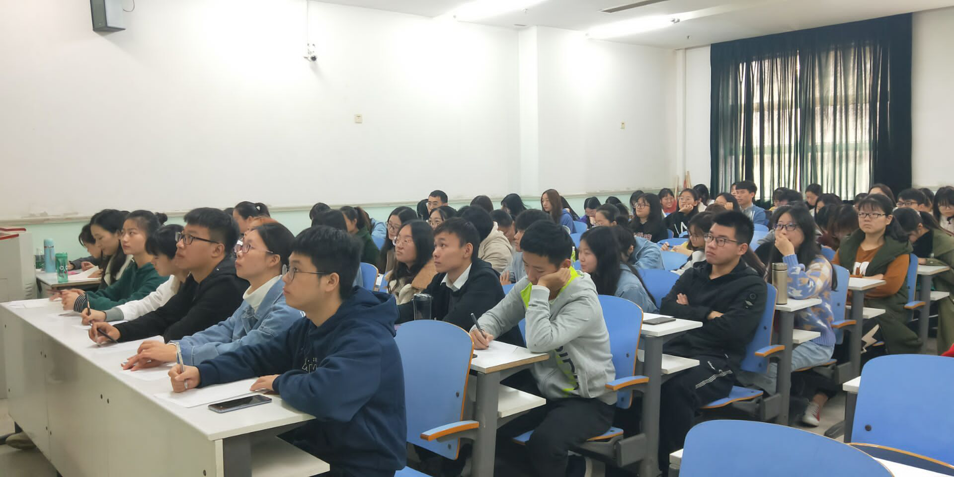 美女做爱
开展“党员讲先进”活动