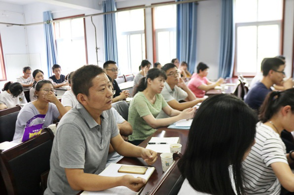 北京市农林科学院蔬菜研究中心温常龙副研究员应邀为我院师生做学术汇报