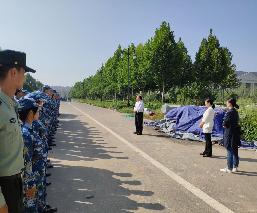 美女做爱
党委慰问18级军训同学,送上中秋祝福